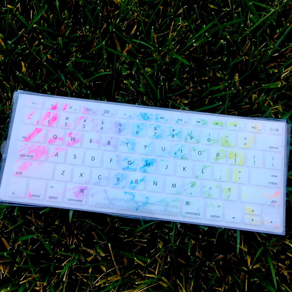 NWT🎁 MacBook keyboard case Rainbow marble cute